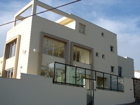 Foto Edifício Inteiro