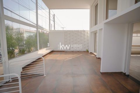 Foto Edifício Inteiro