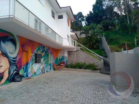 Foto Edifício Inteiro