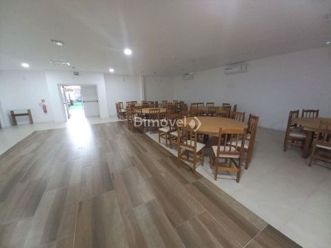 Foto Edifício Inteiro