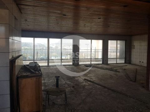 Foto Edifício Inteiro