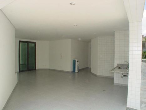 Foto 3 do Residenziale Amalfi, em Alto da Lapa / São Paulo oferecendo Churrasqueira, Jardim, Piscina, Quadra Poliesportiva, Sala de Ginástica, Salão de Festa, Salão de Jogos