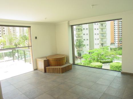 Foto 9 do Residencial Maison Lacanau, em Jardim Vila Mariana / São Paulo oferecendo Aquecimento Central, Churrasqueira, Esquina, Forno de Pizza, Gerador, Jardim, Piscina, Piscina Aquecida, Piscina Infantil, Playground, Quadra Poliesportiva, Sala de Ginástica, Salão de Festa, Salão de Jogos, Sauna, Vestiário