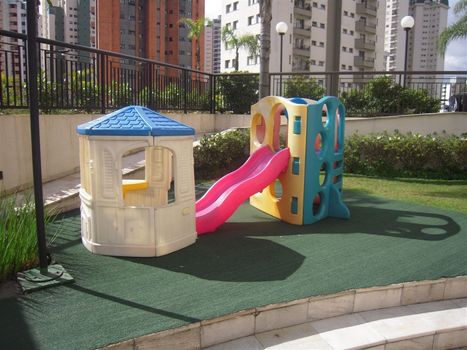 Foto 11 do Residencial Maison Lacanau, em Jardim Vila Mariana / São Paulo oferecendo Aquecimento Central, Churrasqueira, Esquina, Forno de Pizza, Gerador, Jardim, Piscina, Piscina Aquecida, Piscina Infantil, Playground, Quadra Poliesportiva, Sala de Ginástica, Salão de Festa, Salão de Jogos, Sauna, Vestiário
