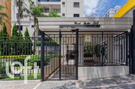 Foto 1 do Coral Gables, em Saúde / São Paulo oferecendo Churrasqueira, Gerador, Jardim, Piscina, Piscina Aquecida, Piscina Infantil, Playground, Sala de Ginástica, Salão de Festa, Salão de Jogos, Vestiário