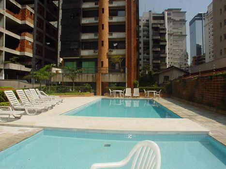 Foto 3 do Solar so Paulo, em Itaim Bibi / São Paulo oferecendo Churrasqueira, Jardim, Piscina, Piscina Infantil, Playground, Sala de Ginástica, Salão de Festa, Sauna