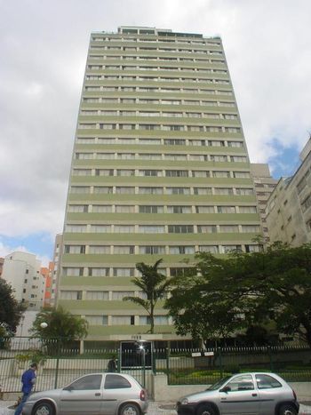 Foto 2 do Jardim Das Bandeiras, em Cerqueira César / São Paulo oferecendo Churrasqueira, Jardim, Piscina, Piscina Infantil, Playground, Quadra Poliesportiva, Sala de Ginástica, Salão de Festa, Salão de Jogos