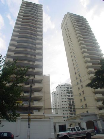 Foto 1 do Piazza Della Fortezza, em Indianópolis / São Paulo oferecendo Churrasqueira, Esquina, Gerador, Jardim, Piscina, Piscina Aquecida, Piscina Infantil, Playground, Quadra Poliesportiva, Sala de Ginástica, Salão de Festa, Salão de Jogos, Sauna