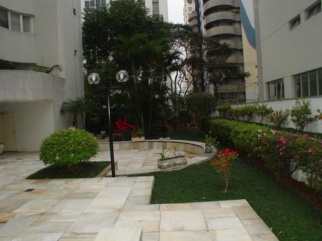 Foto 6 do Saint Jacques, em Vila Nova Conceição / São Paulo oferecendo Jardim, Piscina, Sala de Ginástica, Salão de Festa