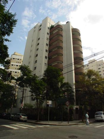 Foto 4 do Saint Jacques, em Vila Nova Conceição / São Paulo oferecendo Jardim, Piscina, Sala de Ginástica, Salão de Festa