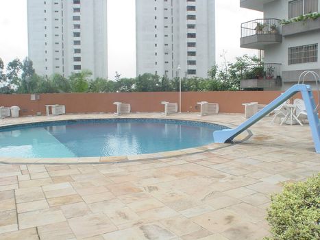 Foto 8 do Maison Champenois, em Vila Andrade / São Paulo oferecendo Churrasqueira, Jardim, Piscina, Piscina Infantil, Playground, Quadra Poliesportiva, Sala de Ginástica, Salão de Festa, Salão de Jogos