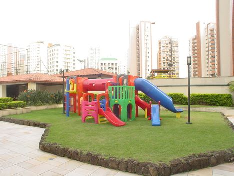 Foto 6 do Summer Hills, em Vila Suzana / São Paulo oferecendo Churrasqueira, Jardim, Piscina, Piscina Infantil, Playground, Quadra Poliesportiva, Sala de Ginástica, Salão de Festa, Salão de Jogos, Sauna