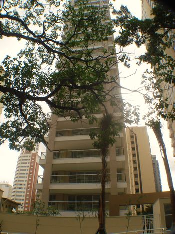 Foto 4 do Porto Pinheiros, em Pinheiros / São Paulo oferecendo Aquecimento Central, Churrasqueira, Gerador, Jardim, Piscina, Piscina Infantil, Playground, Quadra Poliesportiva, Sala de Ginástica, Salão de Festa, Salão de Jogos, Sauna