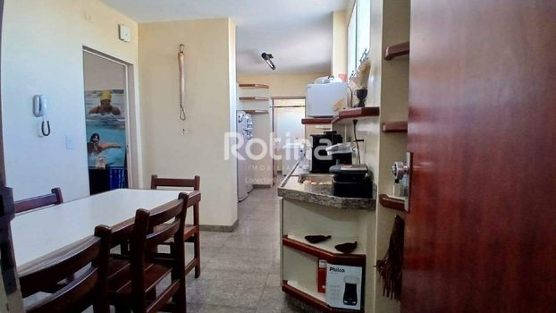 Foto 7 do(a) Apartamento de 4 quartos à venda em Fundinho, Uberlândia