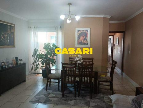 Foto 4 do(a) Casa de 4 quartos à venda em Vila Floresta, Santo André