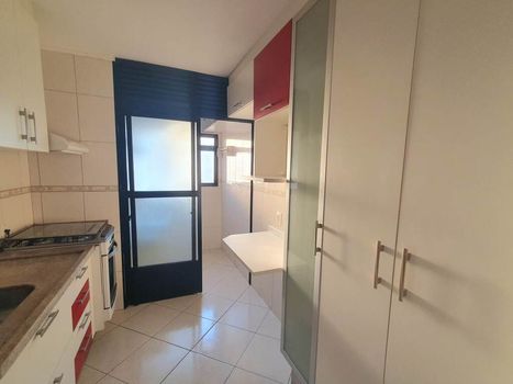 Foto 4 do(a) Apartamento de 3 quartos à venda em Vila Carbone, São Paulo