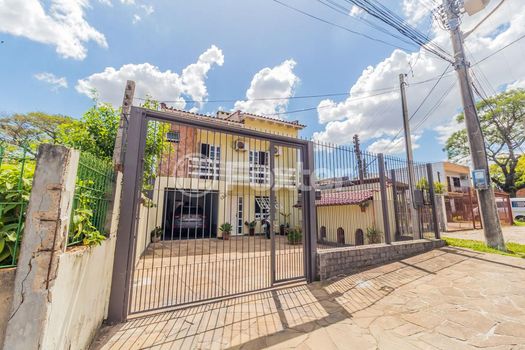 Foto 1 do(a) Casa de 3 quartos à venda em Vila Jardim, Porto Alegre