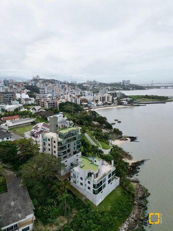 Foto 3 do(a) Apartamento de 3 quartos à venda em Coqueiros, Florianópolis