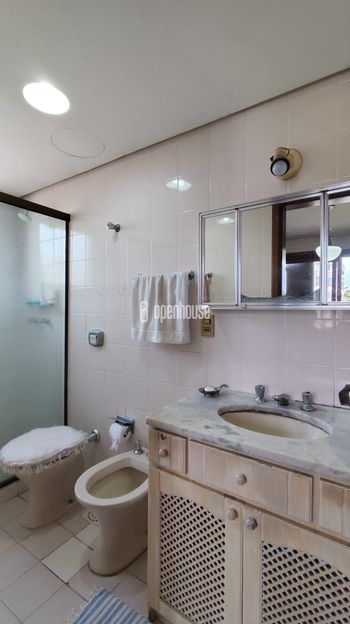 Foto 4 do(a) Apartamento de 4 quartos à venda em Jardim Lindóia, Porto Alegre