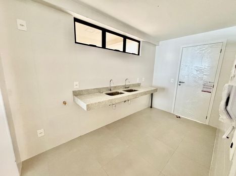 Foto 4 do(a) Apartamento de 3 quartos à venda em Ponta Verde, Maceió