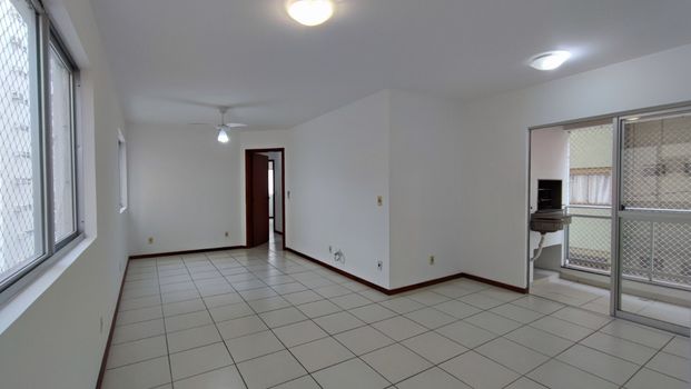 Foto 1 do(a) Apartamento de 3 quartos para alugar em Centro, Florianópolis