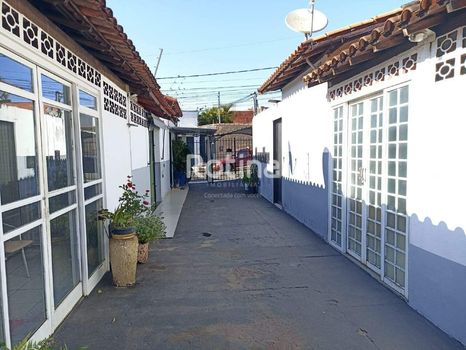 Foto 3 do(a) Casa em Condomínio de 3 quartos à venda em Santa Rosa, Uberlândia