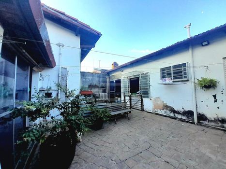 Foto 1 do(a) Casa de 3 quartos à venda em Vila Lemos, Campinas