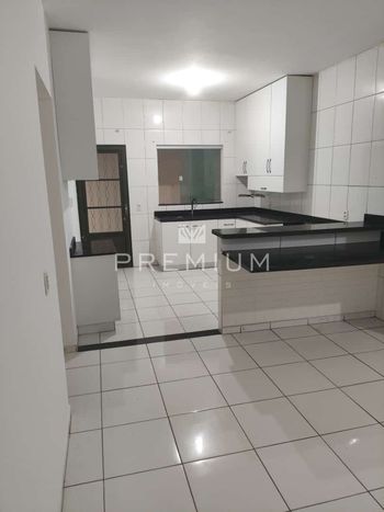 Foto 1 do(a) Casa de 2 quartos à venda em Jardim Holanda, Uberlândia