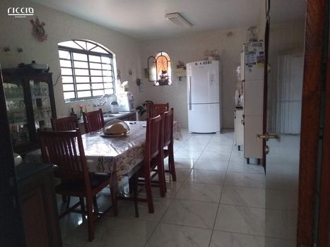 Foto 3 do(a) Casa de 7 quartos à venda em Vila Industrial, São José dos Campos