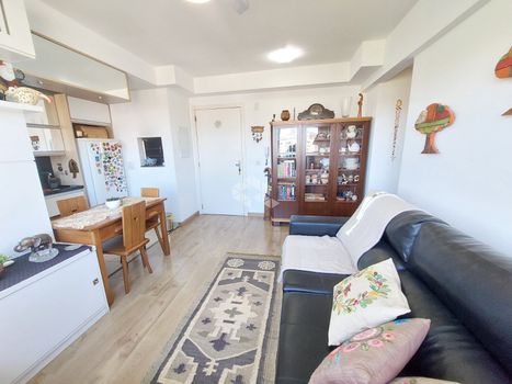 Foto 2 do(a) Apartamento de 3 quartos à venda em Azenha, Porto Alegre