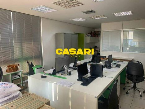 Foto 3 do(a) Sala / Conjunto Comercial false à venda em Vila Bastos, Santo André