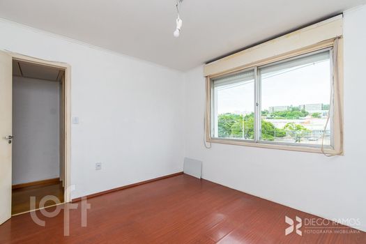 Foto 6 do(a) Apartamento de 2 quartos à venda em Medianeira, Porto Alegre