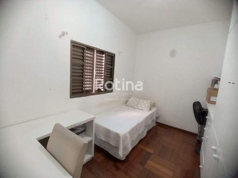 Foto 8 do(a) Casa de 3 quartos à venda em Jardim Brasília, Uberlândia