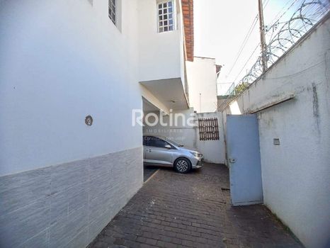 Foto 2 do(a) Casa de 3 quartos à venda em Jardim Brasília, Uberlândia