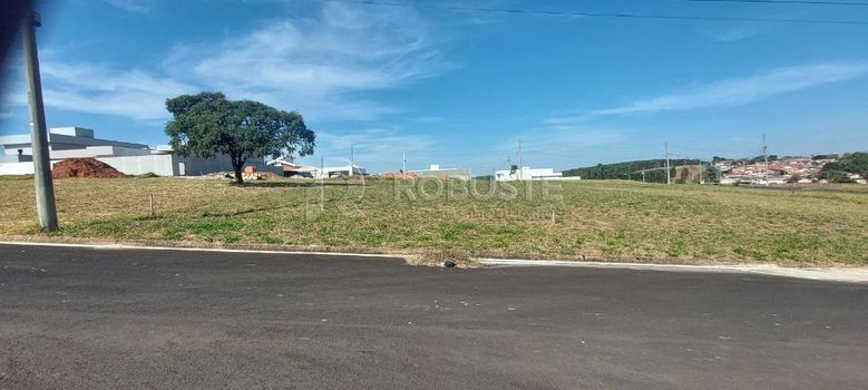 Foto 4 do(a) Terreno false à venda em Vila Eny, Botucatu