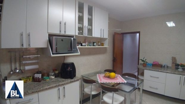 Foto 11 do(a) Casa de 3 quartos à venda em Vila Romano, São Paulo