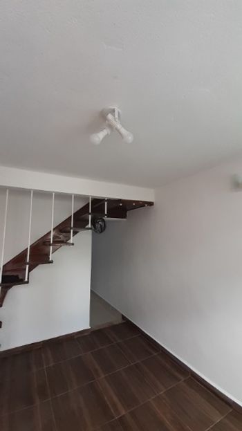 Foto 3 do(a) Casa de 2 quartos à venda em Jardim Itália, São Paulo