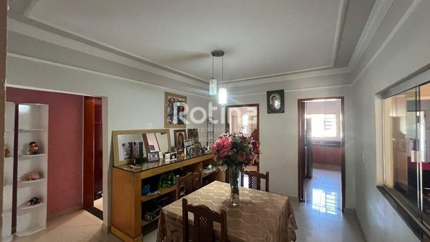 Foto 1 do(a) Casa de 3 quartos à venda em Tubalina, Uberlândia