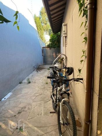 Foto 4 do(a) Casa de 3 quartos à venda em Vila Ipiranga, Porto Alegre