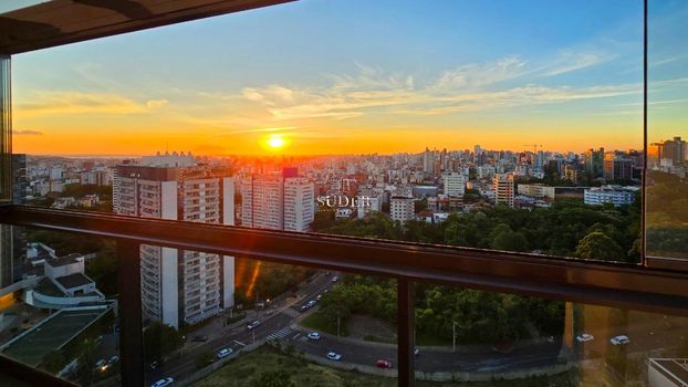 Foto 9 do(a) Apartamento de 3 quartos à venda em Petrópolis, Porto Alegre
