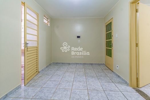 Foto 3 do(a) Casa de 2 quartos para alugar em Guará I, Brasília