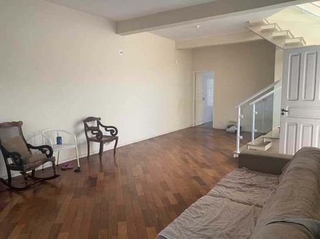 Foto 3 do(a) Casa de 3 quartos para alugar em Vila Oliveira, Mogi das Cruzes