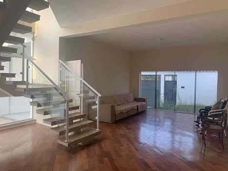 Foto 1 do(a) Casa de 3 quartos para alugar em Vila Oliveira, Mogi das Cruzes