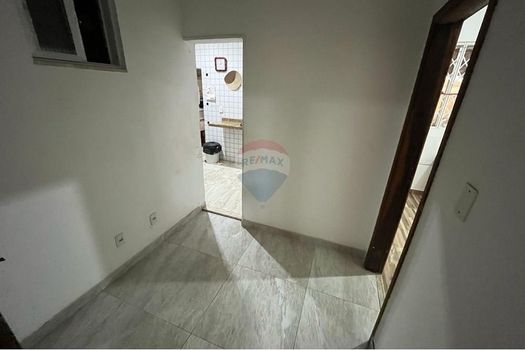 Foto 4 do(a) Casa de 2 quartos à venda em Bonsucesso, Rio de Janeiro
