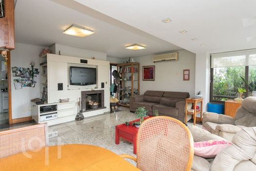Foto 4 do(a) Apartamento de 3 quartos à venda em Rio Branco, Porto Alegre