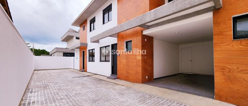 Foto 1 do(a) Casa de 3 quartos à venda em Barra da Lagoa, Florianópolis