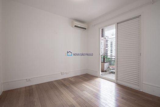 Foto 18 do(a) Apartamento de 4 quartos à venda em Vila Nova Conceição, São Paulo