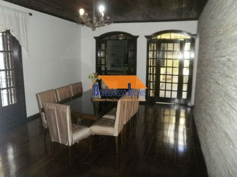 Foto 3 do(a) Casa de 4 quartos à venda em Santa Cruz, Belo Horizonte