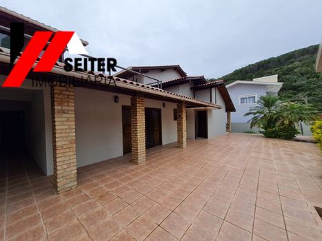 Foto 41 do(a) Casa de 5 quartos à venda em Barra da Lagoa, Florianópolis