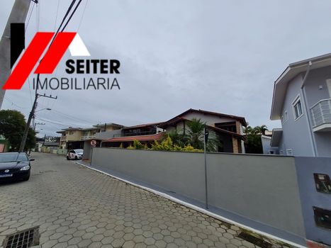 Foto 48 do(a) Casa de 5 quartos à venda em Barra da Lagoa, Florianópolis